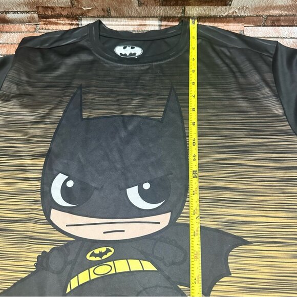 Men’s DC Comics  Batman Graphic Black/Yellow  Shirt - Size XL - Picture 8 of 9